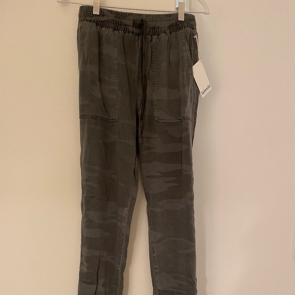 Splendid Silky camo joggers, S